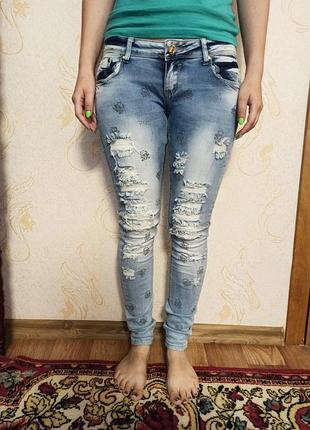 Джинси скінні жіночі з черепами ,стразами рвані розмір 38