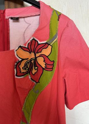 Ексклюзивна яскрава сукня з квітковою аплікацією2 фото