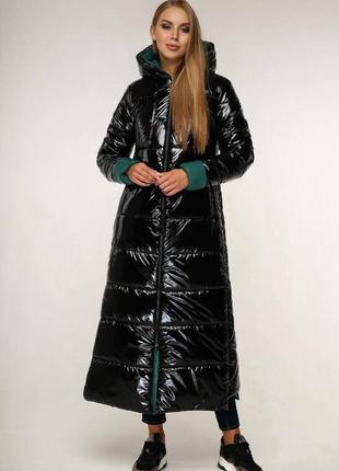 Зимове чорне чорне довге жіноче пальто
