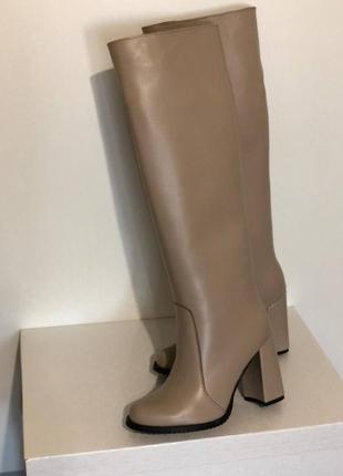 Чоботи труби шкіряні беж на середньому каблуці 8см