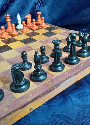 Шахматы ссср не комплект колкий пластик в деревянной коробке с доской винтаж большие красные и черные5 фото