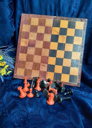 Шахматы ссср не комплект колкий пластик в деревянной коробке с доской винтаж большие красные и черные4 фото