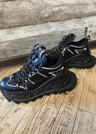 Чорні кросівки, 38-39 розмір, 24,5 см