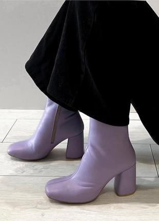 Ботильони шкіряні ліловіс квадратним мисом на середньому каблуці 8см