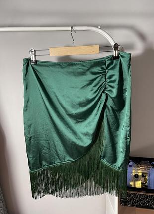 Зеленая, изумрудная юбка с бахрамой
