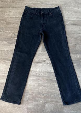 Чёрные классические джинсы wrangler