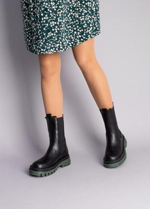 Ботинки женские кожаные черные на резинках с зеленой подошвой зимние5 фото