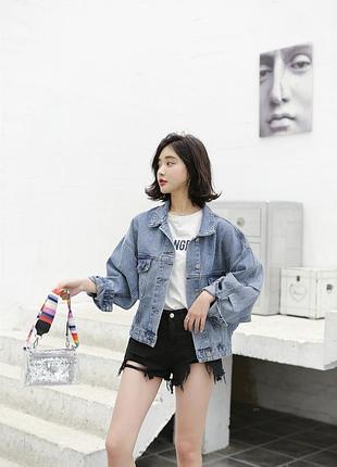 Жіноча джинсова куртка оверсайз у блакитному кольорі