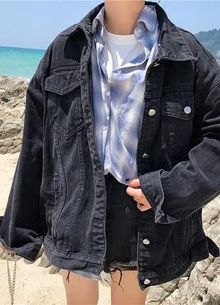 Чорна жіноча джинсова куртка оверсайз