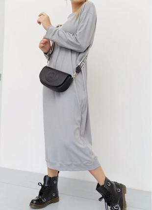 Трикотажное платье в рубчик