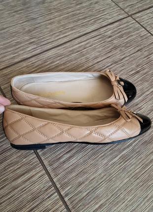 Стьобані шкіряні балетки , човники від russell bromley, 100% натуральна шкіра лак італія