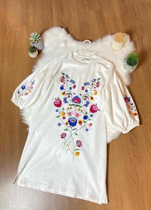 Плаття з вишивкою