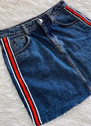 Стильна джинсова спідниця denim co зі вставками з боків8 фото