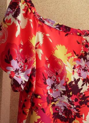 Супер модная блуза со спущенными плечами в цветочный принт2 фото