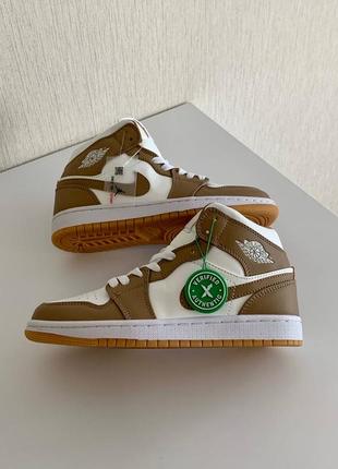 Жіночі кросівки nike air jordan 1 retro beige