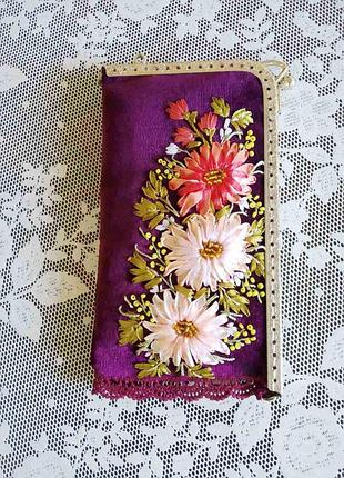 Чехол для телефона с вышивкой лентами "петриковский мотив"