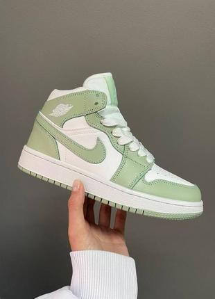 Кросівки nike air jordan 1 retro white light green