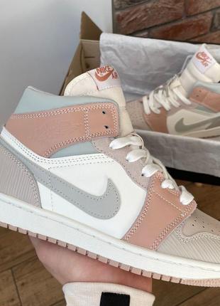 Кросівки nike air jordan 1 beige