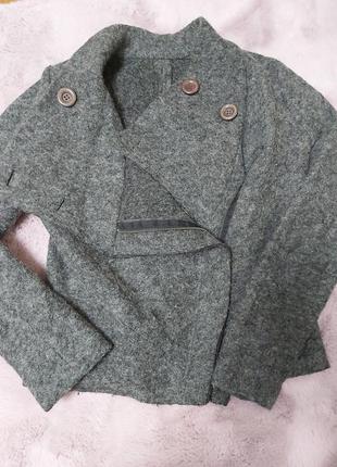 Кофта кардиган на замке.