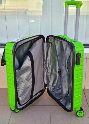 Надёжный чемодан carbon 2020 полипропилен10 фото