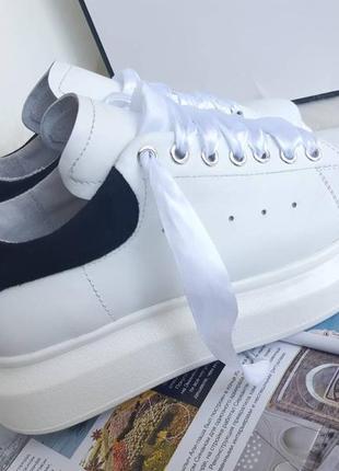 Шкіряні кросівки, кеди в наявності