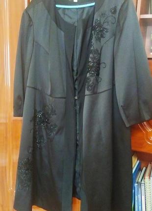 Плащ  з вишивкою