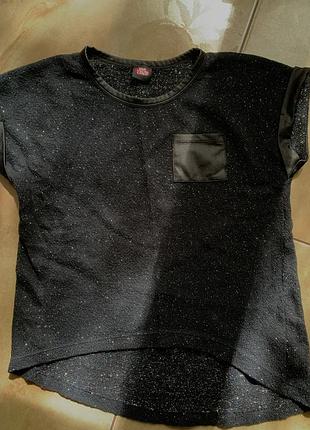 Чорна футболка з блискавками
