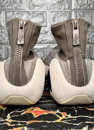 Класнючі легкі кросівки nike flight 4