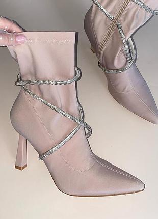 Ботинки на шпільці