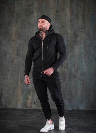 Чоловічий спортивний костюм