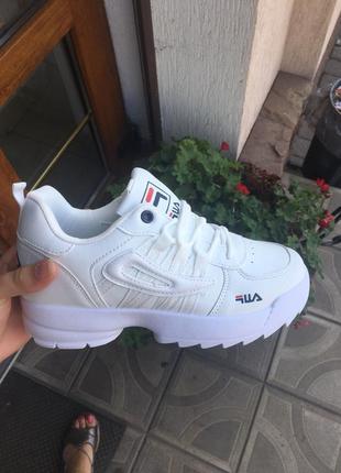 Белые кроссовки fila