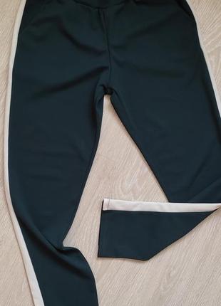 Нові зелені брюки штани з білими полосками лампаси3 фото