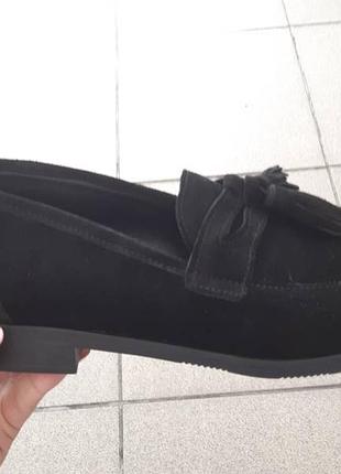 Замшеві туфлі з бомбонами