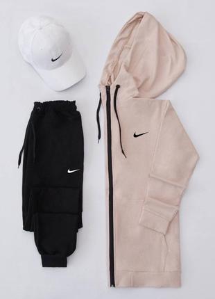 Чоловічий спортивний костюм з кепкою