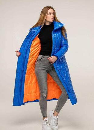 Яркая зимняя брендовая лаковая женская куртка цвета электрик2 фото