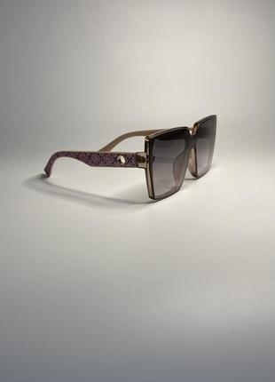 Женские солнцезащитные очки пудровые с блестящими розовыми дужками6 фото