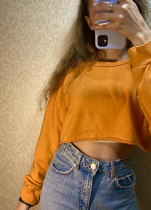 Оранжевый укороченый свитшот от prettylittlething