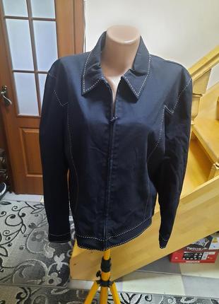 Куртка на підкладці на замку