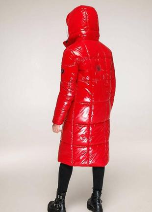 Зимняя женская лаковая красная куртка2 фото