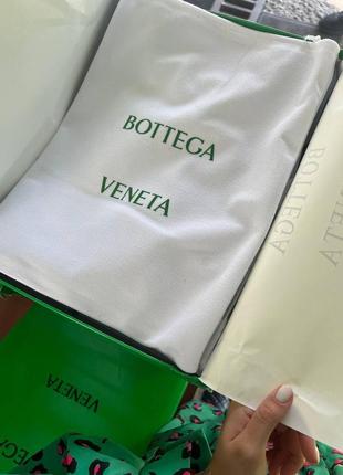 Bottega veneta black blue premium масивні трендові сапожки чорні на блакитній підошві женские массивные ботинки сапожки черные на голубой подошве9 фото