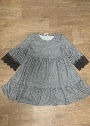 Нова трикотажна сукня плаття сіра з мереживом1 фото