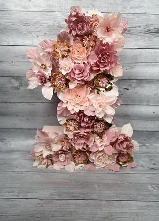 Объёмная единичка из цветов