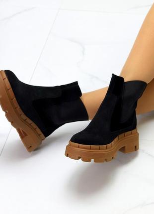 Черевики жіночі натури. замша