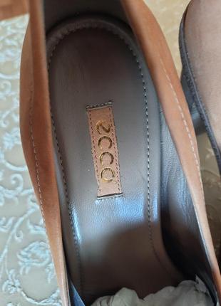 Шкіряні коричневі туфлі на високому товстому каблуку5 фото