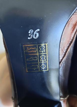 Кожаные коричневые туфли на небольшом толсом каблуке6 фото