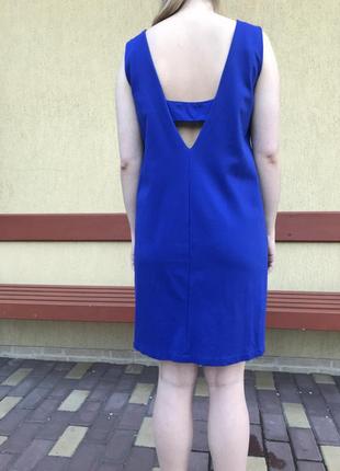 Синє плаття c v-подібним вирізом