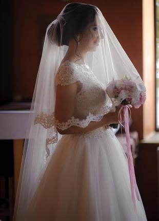 Изысканное свадебное платье а-силуэта5 фото
