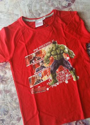 Футболка/червона/халк/залізна людина/капітан америка.