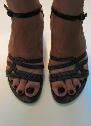 Босоніжнки esprit.