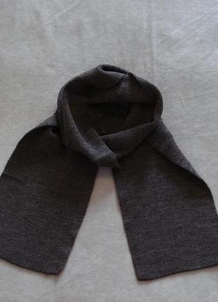 Серый шарф
